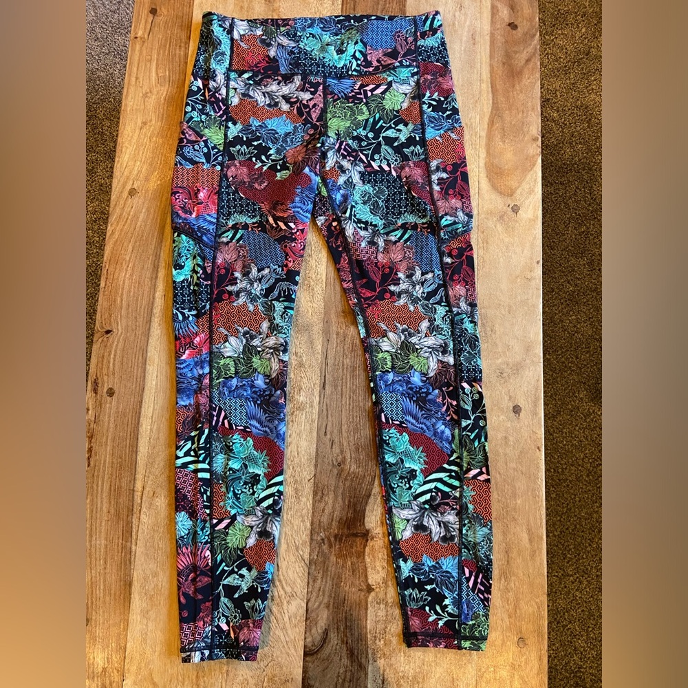 Lululemon Invigorate size 8 EUC Like new